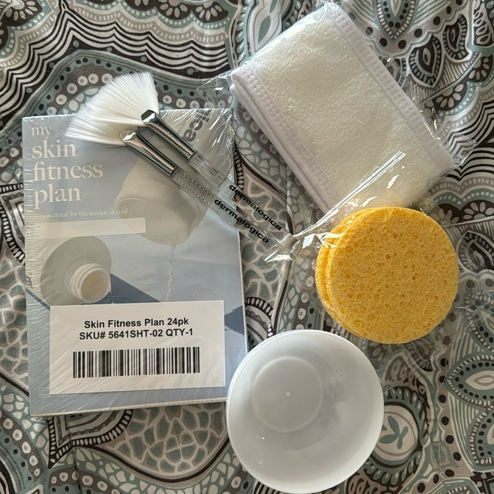 Dermalogica skin fitness plan, bowl, headband, 2 sponges + 2 branded brushes